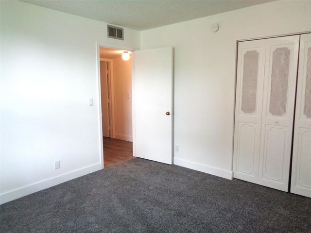 7320 Lake Circle Drive 101, Margate, FL 33063