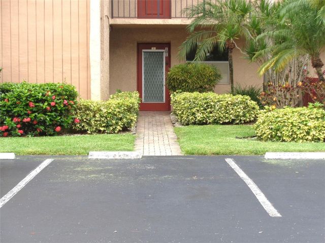 7320 Lake Circle Drive 101, Margate, FL 33063