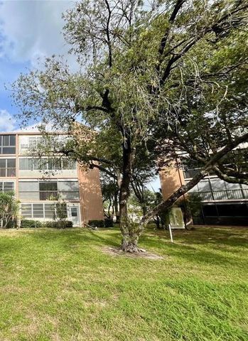 7320 Lake Circle Drive 101, Margate, FL 33063