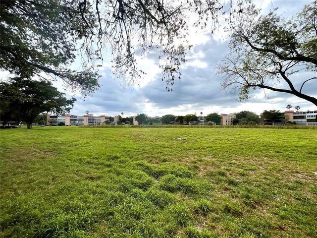 7320 Lake Circle Drive 101, Margate, FL 33063
