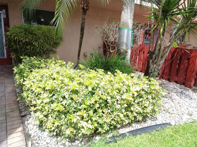 7320 Lake Circle Drive 101, Margate, FL 33063