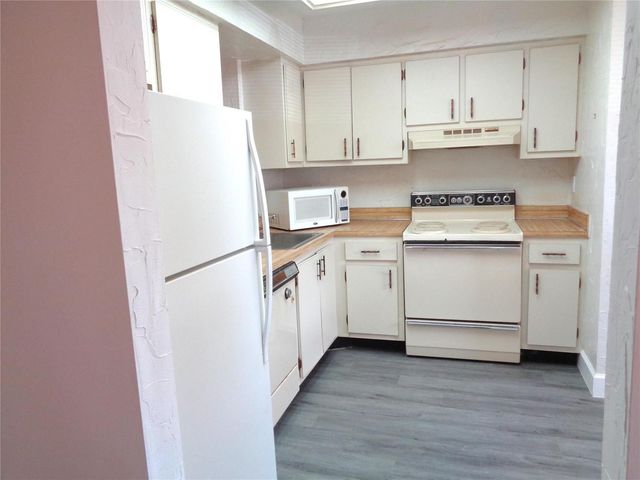 7320 Lake Circle Drive 101, Margate, FL 33063
