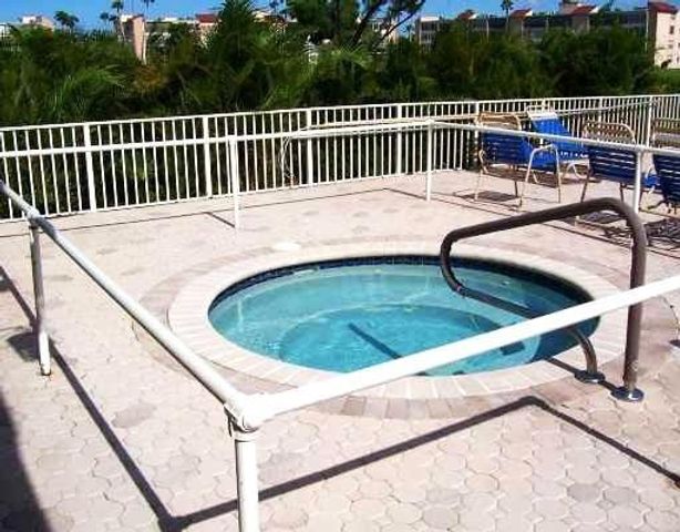 7320 Lake Circle Drive 101, Margate, FL 33063