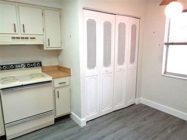 7320 Lake Circle Drive 101, Margate, FL 33063