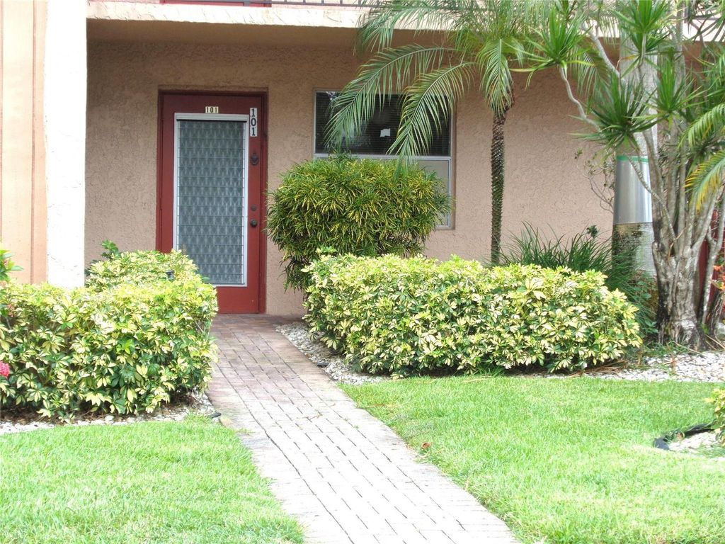 7320 Lake Circle Drive 101, Margate, FL 33063