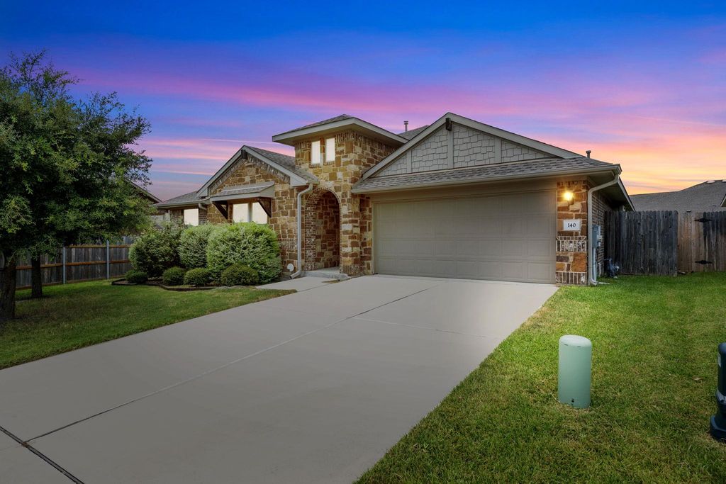 140 W Highfield ST, Hutto, TX 78634