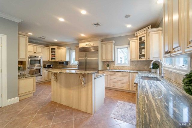 25 Duck Pond Lane, Ramsey, NJ 07446