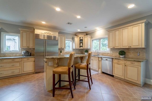 25 Duck Pond Lane, Ramsey, NJ 07446