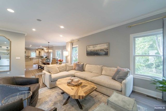 25 Duck Pond Lane, Ramsey, NJ 07446