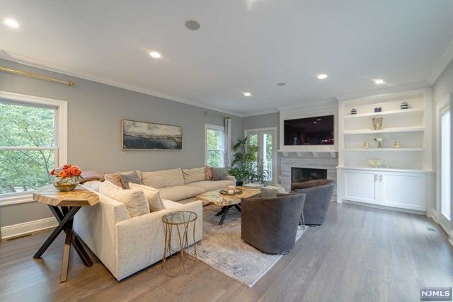 25 Duck Pond Lane, Ramsey, NJ 07446