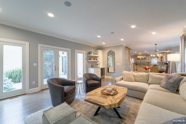 25 Duck Pond Lane, Ramsey, NJ 07446