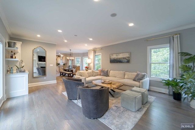 25 Duck Pond Lane, Ramsey, NJ 07446