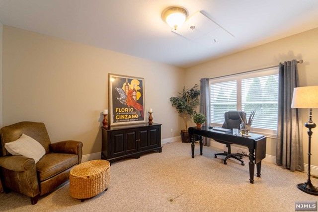 25 Duck Pond Lane, Ramsey, NJ 07446