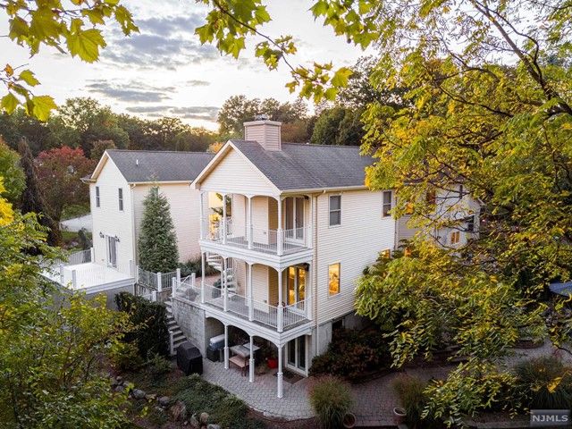 25 Duck Pond Lane, Ramsey, NJ 07446