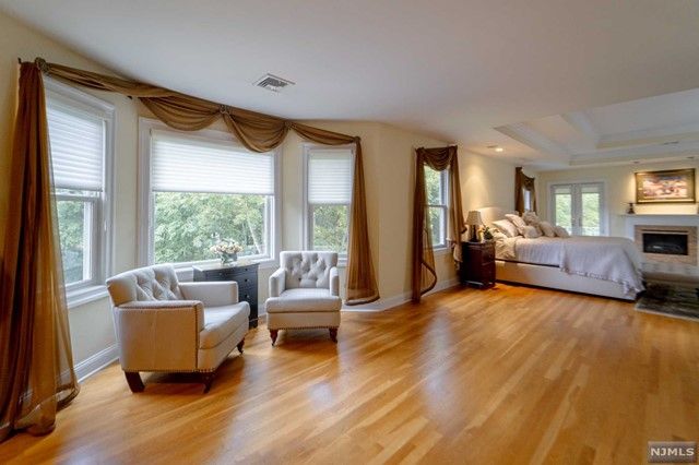 25 Duck Pond Lane, Ramsey, NJ 07446