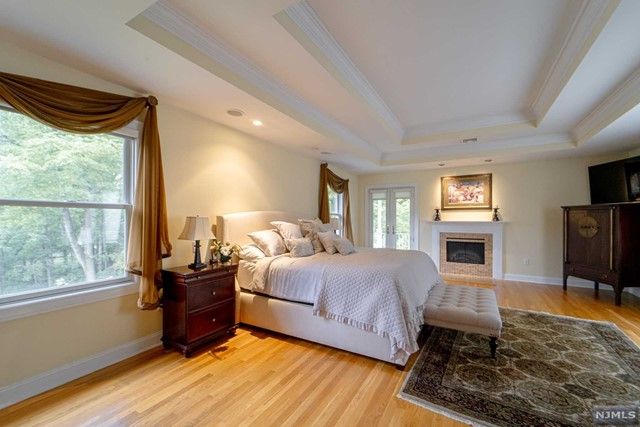 25 Duck Pond Lane, Ramsey, NJ 07446