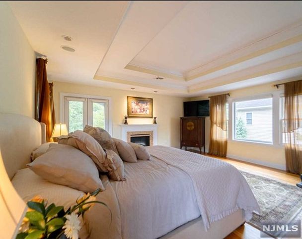 25 Duck Pond Lane, Ramsey, NJ 07446