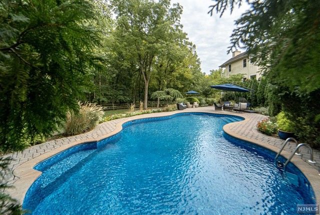 25 Duck Pond Lane, Ramsey, NJ 07446