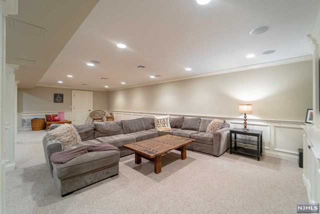 25 Duck Pond Lane, Ramsey, NJ 07446