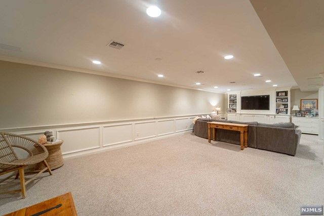 25 Duck Pond Lane, Ramsey, NJ 07446