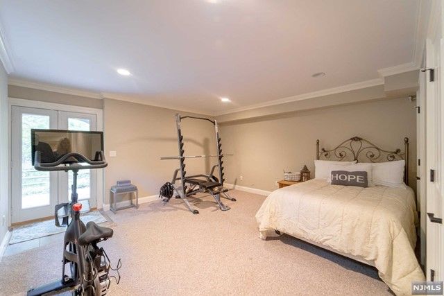25 Duck Pond Lane, Ramsey, NJ 07446