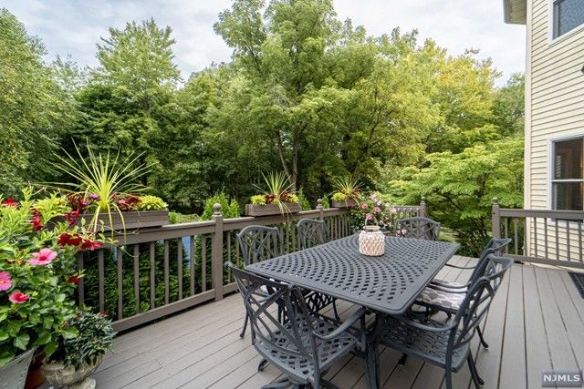 25 Duck Pond Lane, Ramsey, NJ 07446
