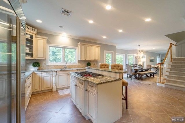 25 Duck Pond Lane, Ramsey, NJ 07446