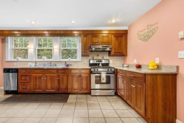 39 Wampatuck Rd, Braintree, MA 02184