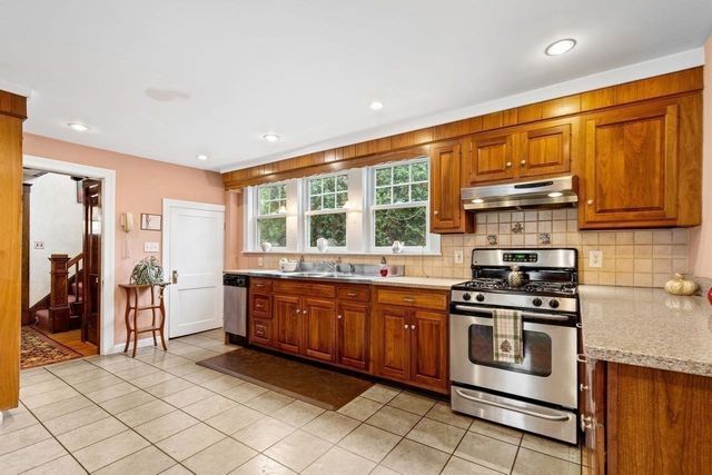 39 Wampatuck Rd, Braintree, MA 02184