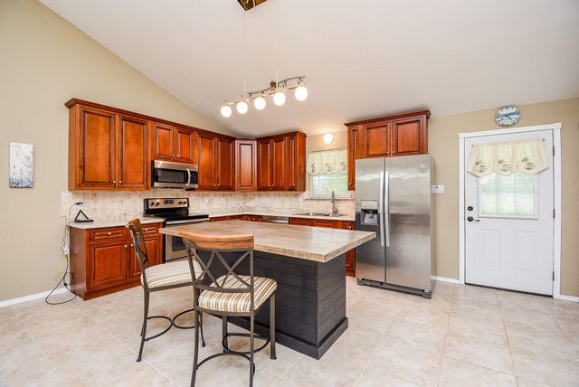 880 Swallow Drive, Palacios, TX 77465