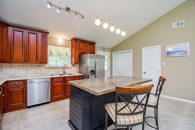 880 Swallow Drive, Palacios, TX 77465