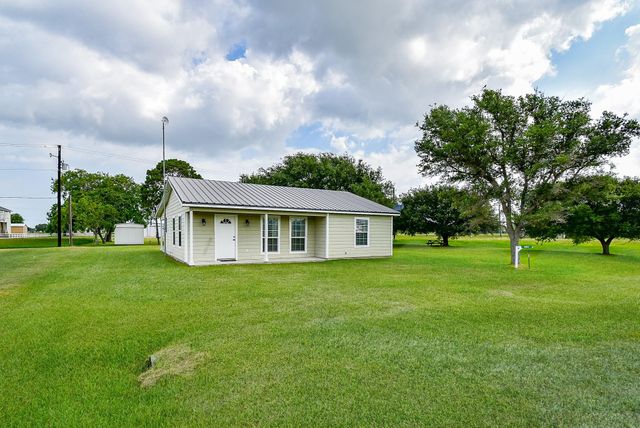 880 Swallow Drive, Palacios, TX 77465