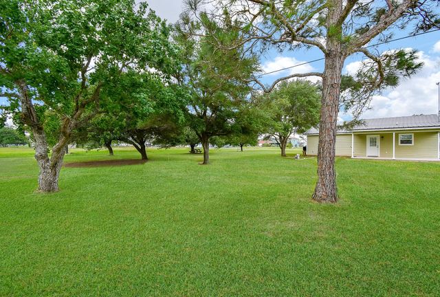 880 Swallow Drive, Palacios, TX 77465