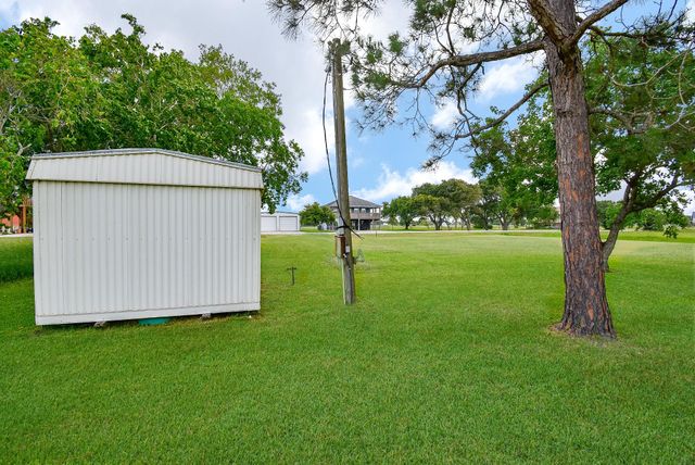 880 Swallow Drive, Palacios, TX 77465