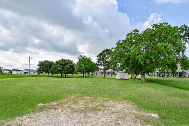 880 Swallow Drive, Palacios, TX 77465