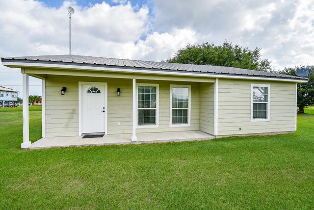 880 Swallow Drive, Palacios, TX 77465