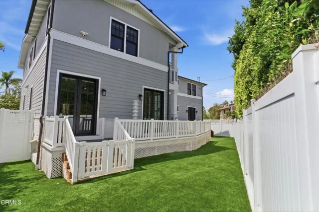 7214 McCool Avenue, Los Angeles, CA 90045
