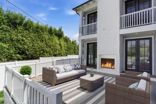7214 McCool Avenue, Los Angeles, CA 90045
