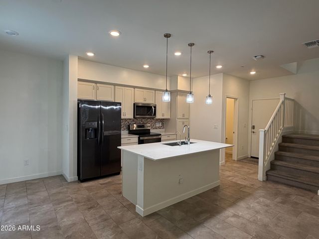 2723 S CAVALIER Drive 103, Gilbert, AZ 85295