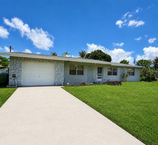 717 SE Alamanda Circle, Stuart, FL 34996