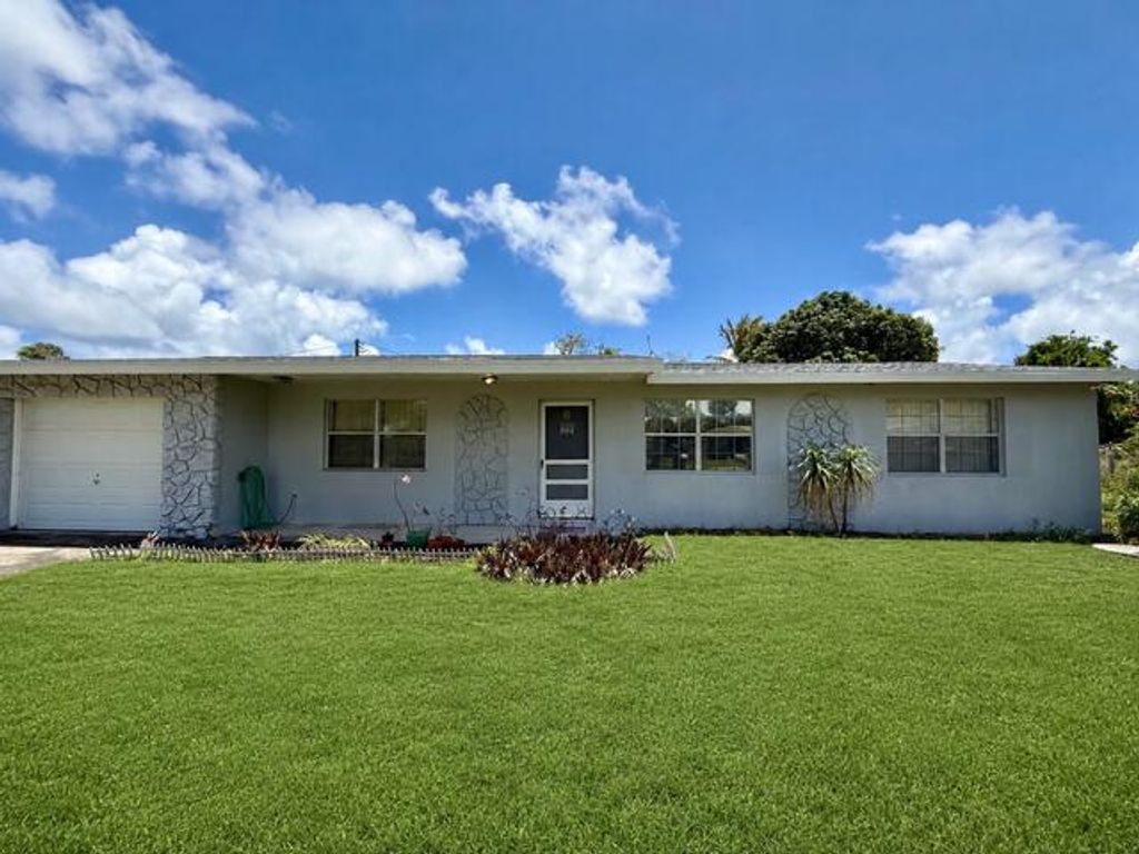 717 SE Alamanda Circle, Stuart, FL 34996