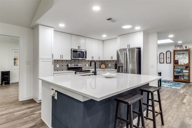 9038 Flicker Lane, Dallas, TX 75238