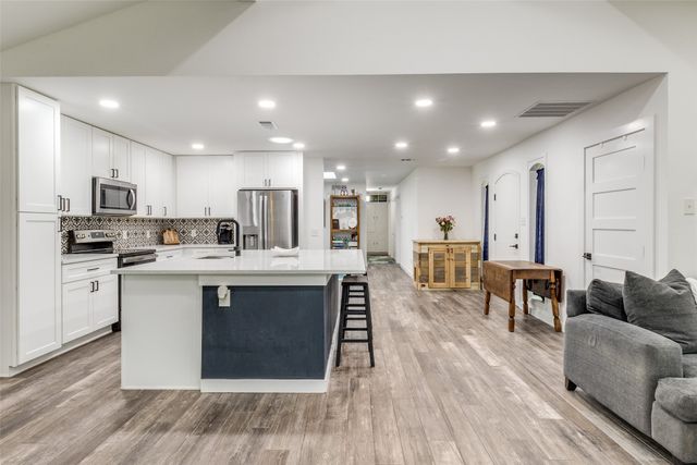 9038 Flicker Lane, Dallas, TX 75238