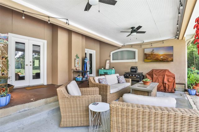 17207 Horseshoe Way, New Caney, TX 77357