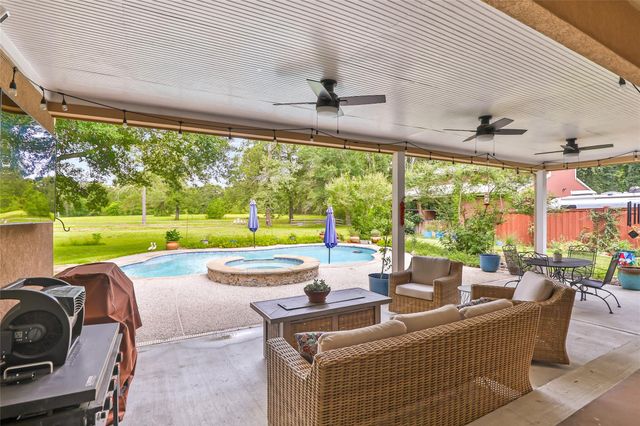 17207 Horseshoe Way, New Caney, TX 77357
