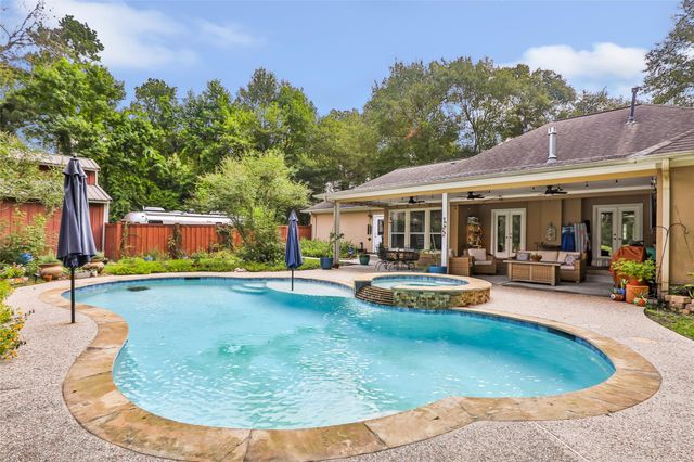 17207 Horseshoe Way, New Caney, TX 77357