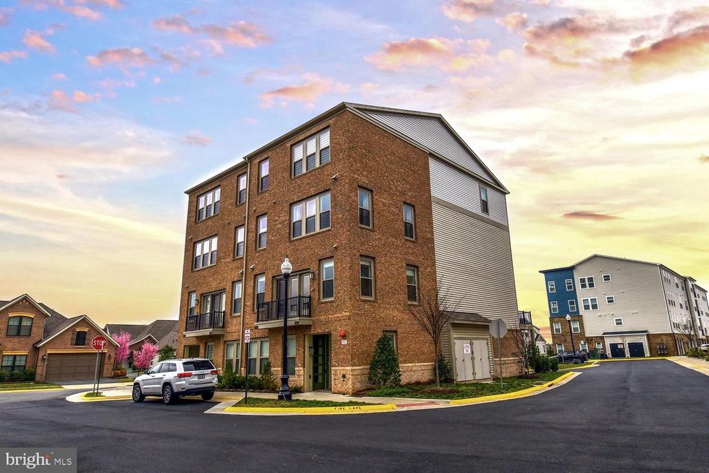 23610 HAVELOCK WALK TER, Ashburn, VA 20148