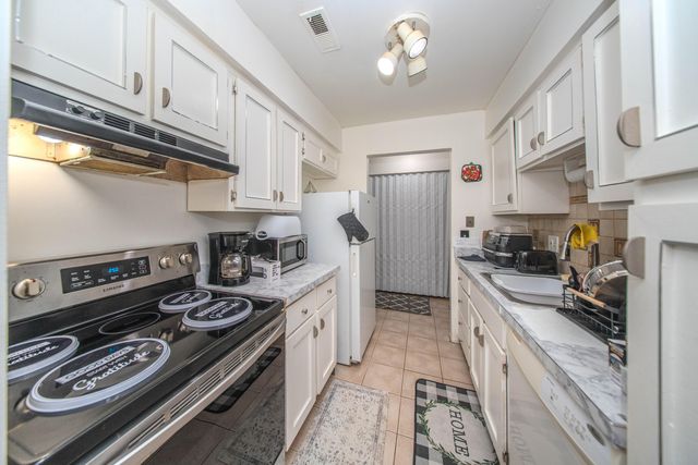 30078 W 12 Mile Road 99, Farmington Hills, MI 48334