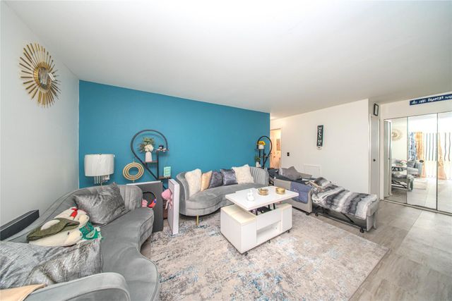 30078 W 12 Mile Road 99, Farmington Hills, MI 48334