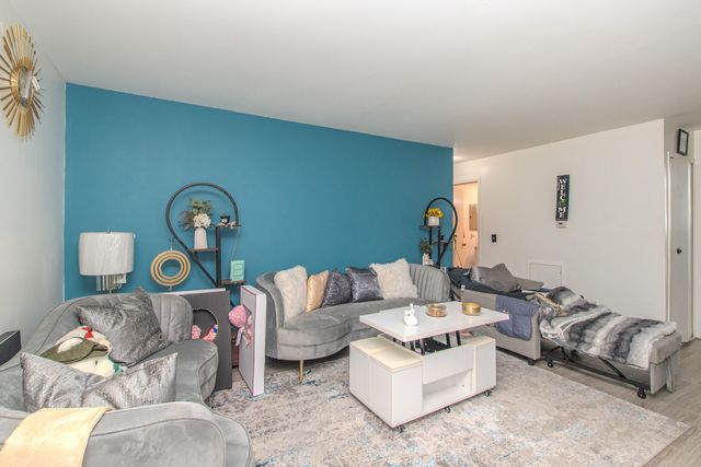 30078 W 12 Mile Road 99, Farmington Hills, MI 48334